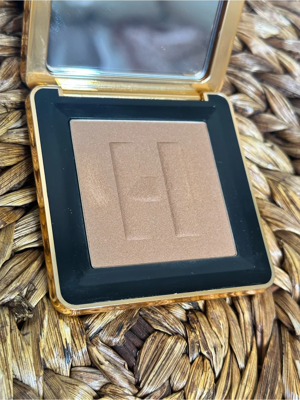 Like new Haus Labs Power Sculpt Velvet Bronzer shade Bronzed Umber Light